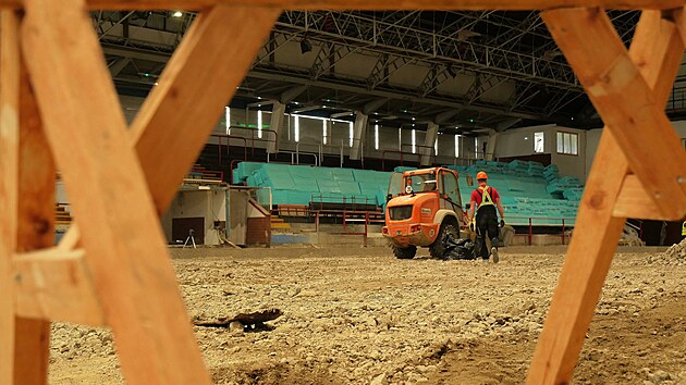Dodavatel, firma Roneli Construction, převzala staveni&scaron;tě v půli března. Hotovo m&aacute; b&yacute;t do poloviny leto&scaron;n&iacute;ho srpna.