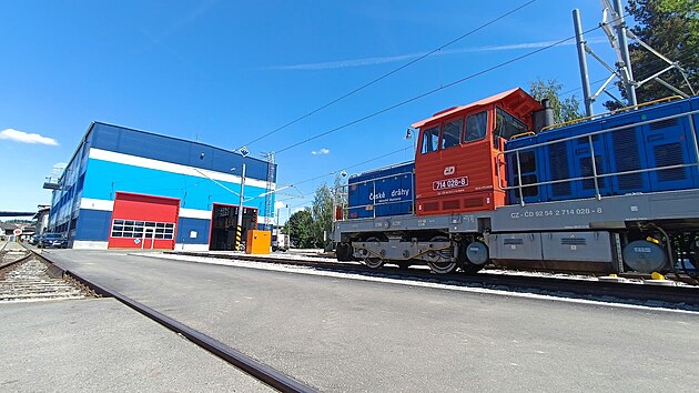 Havlíčkobrodské depo potvrdilo novou investicí svou pozici jedné z nejdůležitějších železničních křižovatek v Česku. V areálu se nová budova přidala ke stávající stoleté opravárenské hale. (28. května 2026)