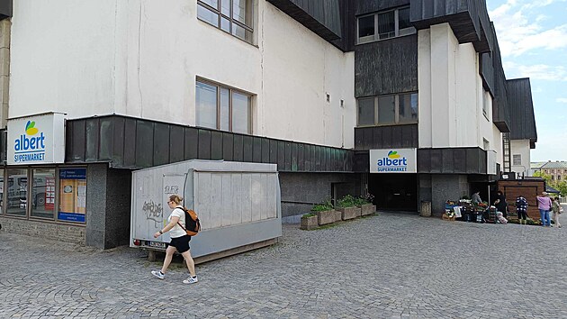 Jediný supermarket v historickém centru Jihlavy se nachází pod zemí. (27. května 2026)