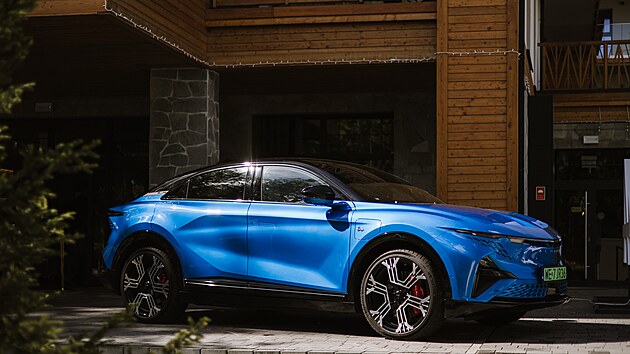 Alpine A390