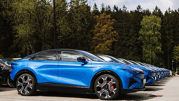 Alpine A390
