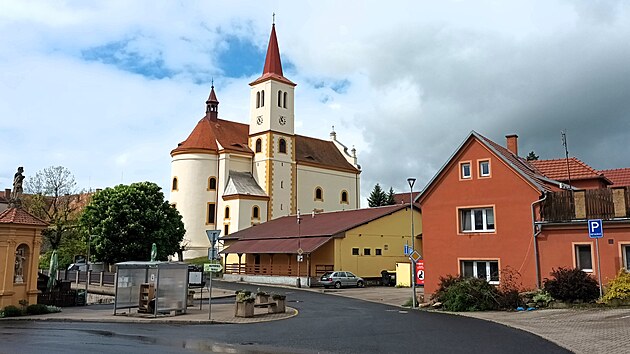 Kostel svat&eacute;ho Petra a Pavla v Žitenic&iacute;ch na Litoměřicku (květen 2026)