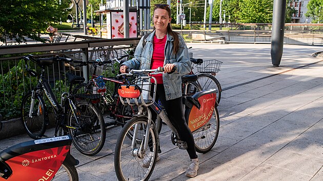 Sdílená kola se v Olomouci těší popularitě, město ale jejich provoz odmítá dotovat, proto v červnu 2026 po šesti letech skončí. (květen 2026).