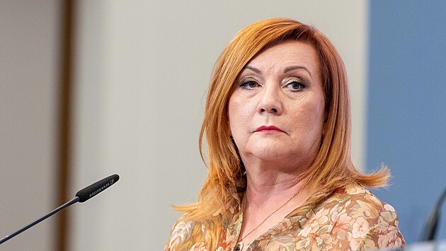 Tisková konference po jednání vlády. Na snímku ministryně financí Alena Schillerová. (25. května 2026)