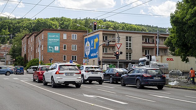 Silničáři začnou opravovat průtah Zlínem v části Příluky. Omezení se dotknou řidičů i cestujících v MHD. (květen 2026)