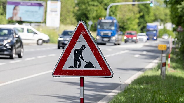 Silničáři začnou opravovat průtah Zlínem v části Příluky. Omezení se dotknou řidičů i cestujících v MHD. (květen 2026)