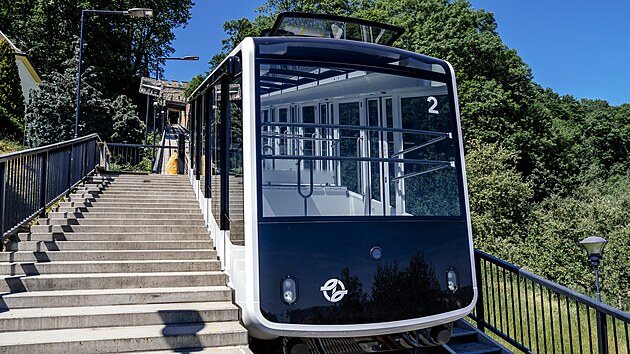 Petřínské lanovky prošly dalším kolem testování, při tom dnešním na sebe mrkaly. (29. května 2026)