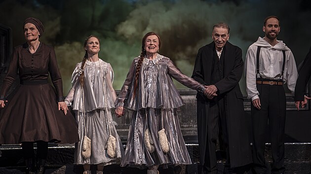 Iva Janžurová¨a herecké obsazení inscenace Kytice v Národním divadle (19. května 2026)