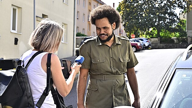 Exposlanec Dominik Feri opouští teplickou věznici po úspěšné žádosti o předčasné propuštění. (26. května 2026)