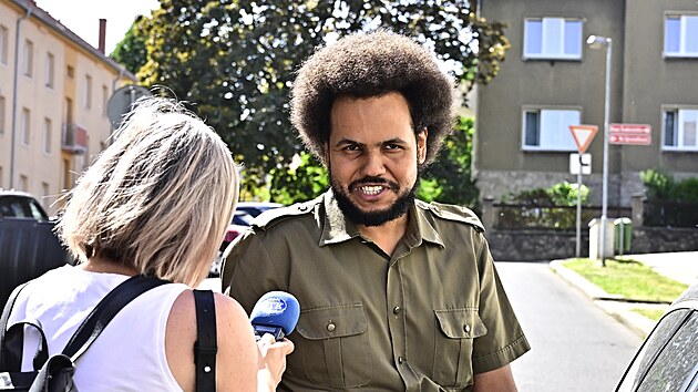 Exposlanec Dominik Feri opouští teplickou věznici po úspěšné žádosti o předčasné propuštění. (26. května 2026)