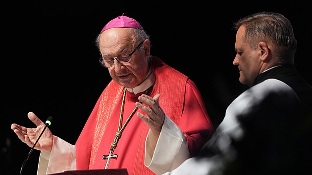 Mši na Sudetoněmeckých dnech na brněnském výstavišti celebroval Jan Graubner, bývalý pražský arcibiskup. (24. 5. 2025)
