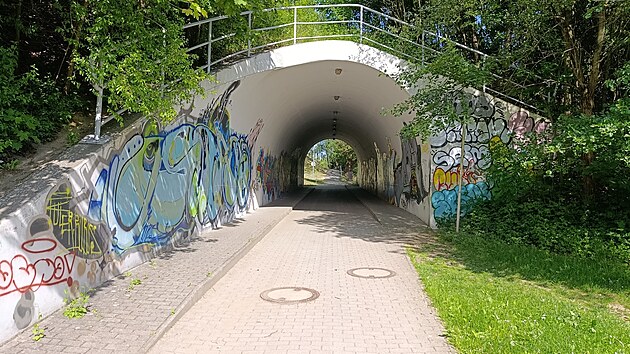 Podchod pod obchvatem směrem na Vršovice by mohly vyzdobit výjevy ze starých brodských pověstí. Doplněny by mohly být QR kódy s odkazy na připravovanou audioknihu. (27. května 2026)