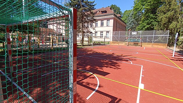 Nové hřiště bude sloužit dětským pacientům havlíčkobrodské psychiatrické nemocnice. Jeho vybudování přišlo na 6,5 milionů korun. (26. května 2026)