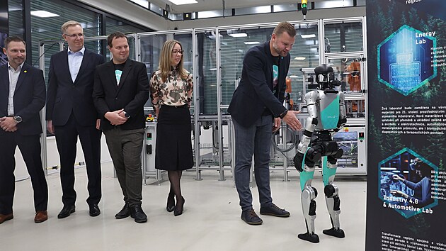 Ostravská VŠB-TUO představila svého prvního vlastního humanoidního robota.