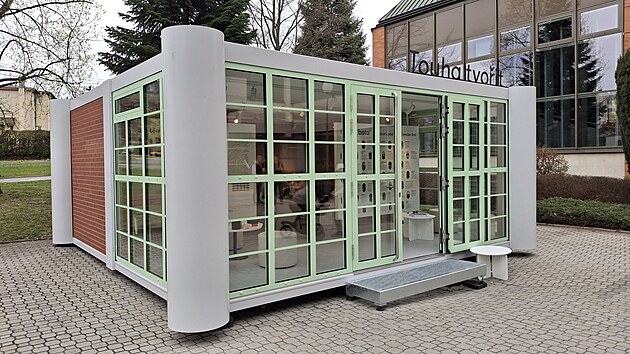 Putovn&iacute; City modul Baťův svět můžete vidět na zast&aacute;vk&aacute;ch po česk&yacute;ch a slovensk&yacute;ch městech. Expozice uvnitř buňky připom&iacute;n&aacute; baťovskou architekturu, ale předev&scaron;&iacute;m odkaz a filozofii Tom&aacute;&scaron;e Bati. Letos uplynulo 150 let od jeho narozen&iacute;. V&yacute;robcem je firma Koma modular.  (duben 2026)