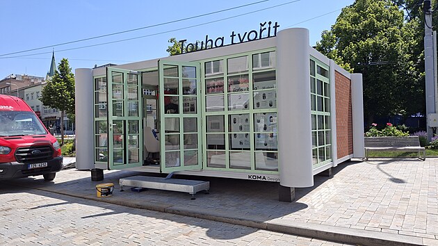 Putovn&iacute; City modul Baťův svět můžete vidět na zast&aacute;vk&aacute;ch po česk&yacute;ch a slovensk&yacute;ch městech. Expozice uvnitř buňky připom&iacute;n&aacute; baťovskou architekturu, ale předev&scaron;&iacute;m odkaz a filozofii Tom&aacute;&scaron;e Bati. Letos uplynulo 150 let od jeho narozen&iacute;. V&yacute;robcem je firma Koma modular. (květen 2026)
