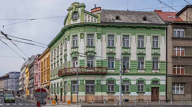 Dům se zničenými interiéry na hradecké třídě Československé armády (12. května 2026)