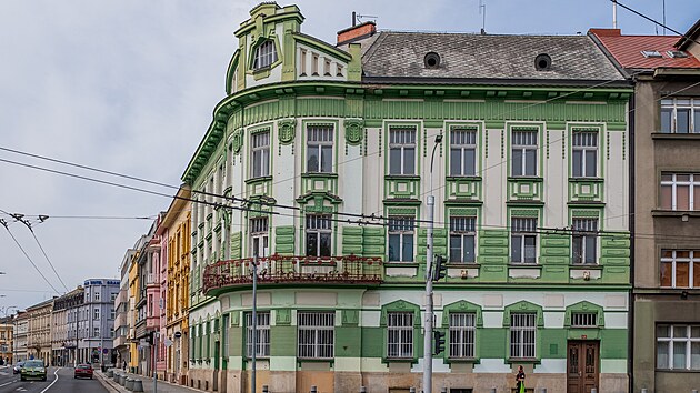 Dům se zničenými interiéry na hradecké třídě Československé armády (12. května 2026)