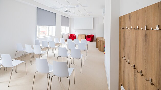 Broumov rekonstruoval star&yacute; dům na modern&iacute; knihovnu.