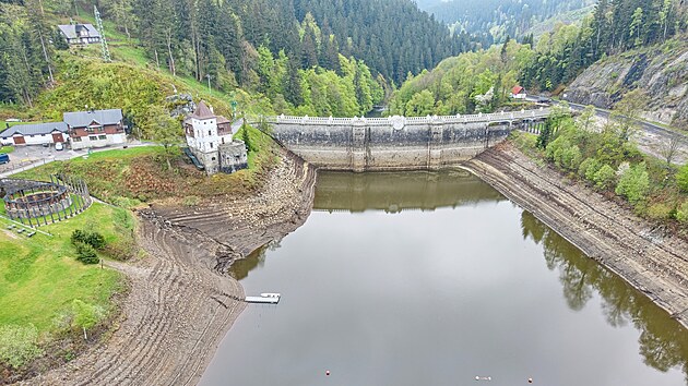 Labská přehrada se prázdní, budou se tu těžit sedimenty. (15. května 2026)