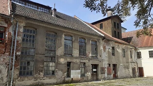 Smiřice připravovaly projekt revitalizace zámeckého pivovaru na restauraci, penzion a wellness, v roce 2025 ho zastavily.