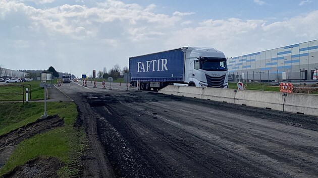 Stavebn&iacute; firma buduje kruhov&yacute; objezd u Nov&eacute; Hospody na Tachovsku už od dubna. (16. dubna 2026)