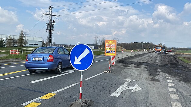 Stavebn&iacute; firma buduje kruhov&yacute; objezd u Nov&eacute; Hospody na Tachovsku už od dubna. (16. dubna 2026)