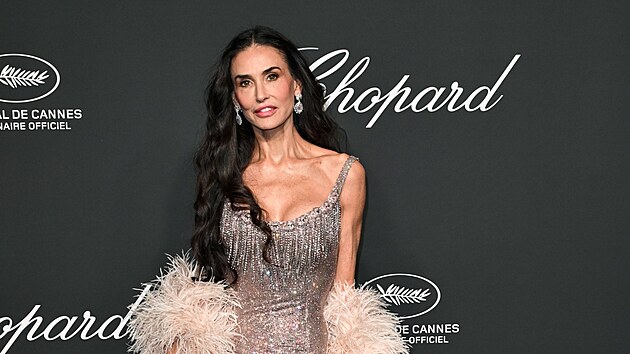 Demi Moore v Cannes na večírku Chopard (15. května 2026)