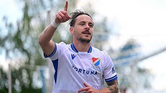 Ostravský záložník Daniel Holzer slaví vstřelený gól.
