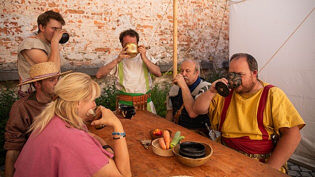 Festival vojenských kuchyní měl v Olomouci druhý ročník. Přijela i skupina zaměřující se na život za vlády císaře Tita Flavia Vespasiana (69–79 n. l.). (30. května 2026)
