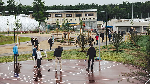 Slavnostní otevření nového Parku u Červených domků v Hodoníně. Tento prostor je součástí celkové obnovy Bažantnice a přilehlého okolí po tornádu. Důležitou roli sehrála spolupráce s Nadací Karel Komárek Family Foundation. (3. června 2026)