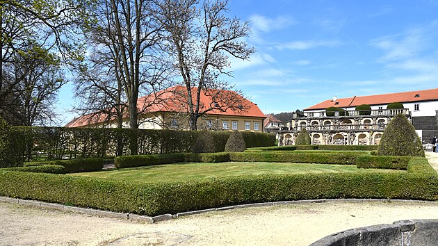 Dominanta z&aacute;meck&eacute;ho parku je aktu&aacute;lně v kritick&eacute;m stavu a turistům nen&iacute; př&iacute;stupn&aacute;.