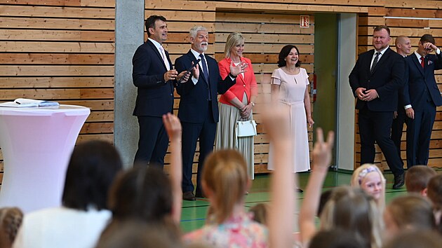 V Bor&scaron;ic&iacute;ch besedoval Petr Pavel s ž&aacute;ky m&iacute;stn&iacute; z&aacute;kladn&iacute; &scaron;koly v tělocvičně. (2. červen 2026)