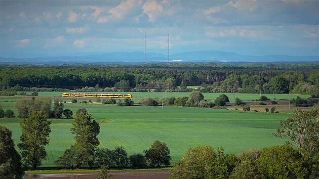 Nová žlutá souprava PESA pro RegioJet při testování na zkušebním okruhu ve Velimi. Právě zde vlak poprvé dosáhl rychlosti 200 km/h. (9. června 2026)