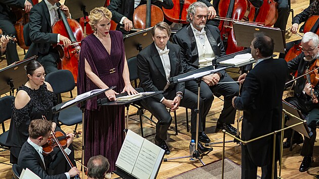 Lotyšská mezzosopranistka Elina Garanča zpívala na závěr Pražského jara 2026 jeden ze sólových partů ve Verdiho Requiem pod taktovkou Daniela Gattiho.