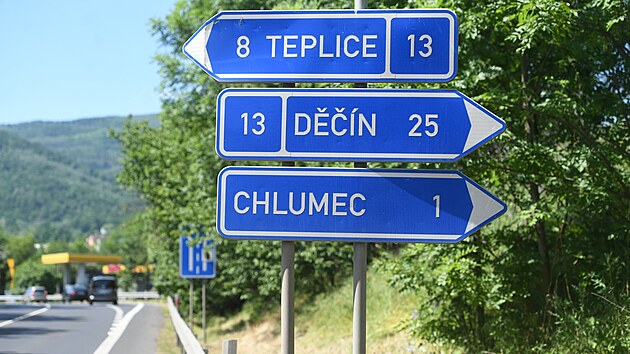Na křížení silnic I/30 a III/25357 u Chlumce na Ústecku vznikne kruhový objezd. (květen 2026)