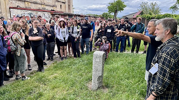 Studentsk&yacute; pochod, kter&yacute; připom&iacute;n&aacute; masakr německy mluv&iacute;c&iacute;ho obyvatelstva na přelomu května a června 1945. &Uacute;častn&iacute;ky v&scaron;ech generac&iacute; čekal t&eacute;měř dvacetikilometrov&yacute; v&yacute;&scaron;lap z Postoloprt do Žatce. Organiz&aacute;toři tak&eacute; nechali vztyčit jeden z pam&aacute;tn&iacute;ků, kter&eacute; tvoř&iacute; na trase pietn&iacute; zastaven&iacute;. Jde o patn&iacute;ky, na niž je QR k&oacute;d, kter&yacute; odkazuje na str&aacute;nku, kde je ud&aacute;lost pops&aacute;na. (3. června 2026)