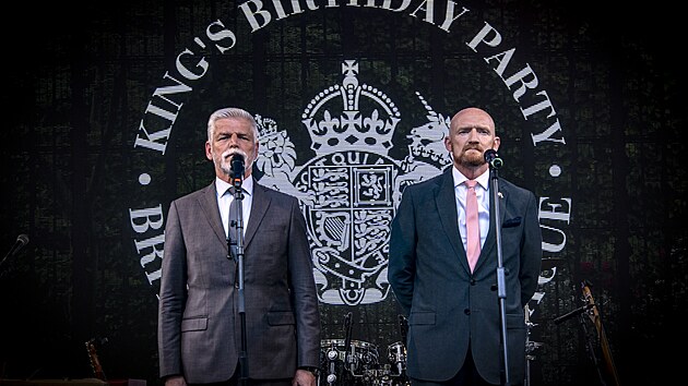 Britský velvyslanec Matt Field pořádá na britském velvyslanectví oslavu krále Karla III. Dorazil i prezident Pavel. (9. června 2026)