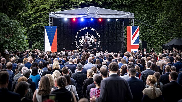 Britský velvyslanec Matt Field pořádá na britském velvyslanectví oslavu krále Karla III. (9. června 2026)