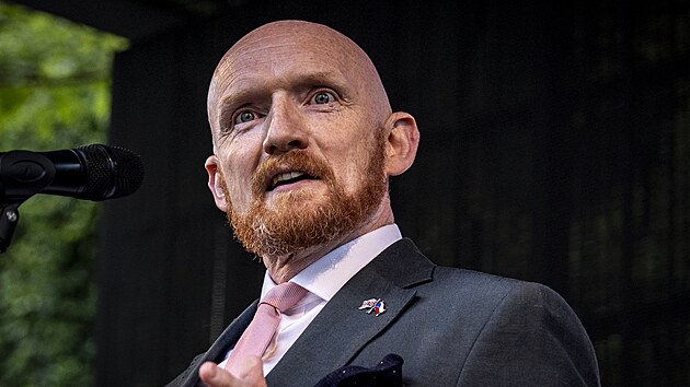 Britsk&yacute; velvyslanec Matt Field poř&aacute;d&aacute; na britsk&eacute;m velvyslanectv&iacute; oslavu kr&aacute;le Karla III. (9. června 2026)