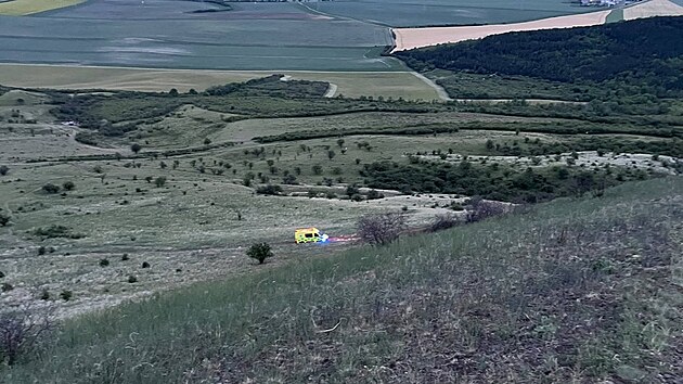 Na vrchu Raná na Lounsku v pondělí večer havaroval paraglidista.