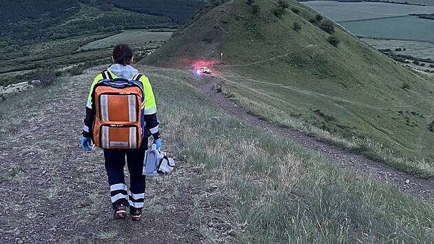 Na vrchu Raná na Lounsku v pondělí večer havaroval paraglidista.