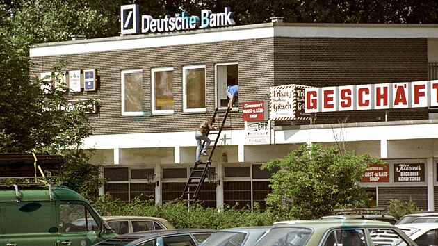 Vyloupením banky ve městě Gladbeck započalo 54hodinové drama. (16. srpna 1988)