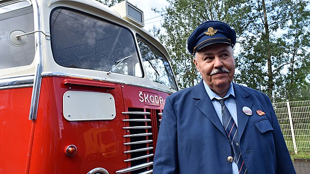 Dopravn&iacute; podnik Ostrava představil dva renovovan&eacute; historick&eacute; skvosty: autobus &Scaron;koda 706 RO obnoven&yacute; do podoby zhruba z roku 1962 a tramvaj Tatra T3 do stavu z roku 1970. (4, června 2026)