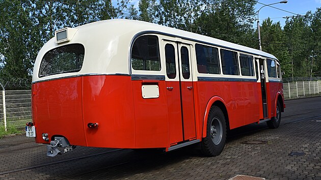 Dopravn&iacute; podnik Ostrava představil dva renovovan&eacute; historick&eacute; skvosty: autobus &Scaron;koda 706 RO obnoven&yacute; do podoby zhruba z roku 1962 a tramvaj Tatra T3 do stavu z roku 1970. (4, června 2026)