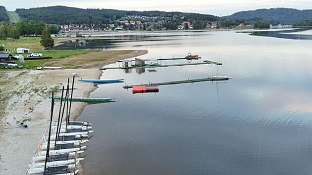 Pohled na kemp Modř&iacute;n s Lipnem nad Vltavou v pozad&iacute;. (8. června 2026)
