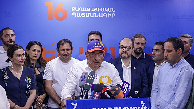 Arménský premiér Nikol Pašinjan se stal vítězem parlamnetních voleb. (8. června 2026)