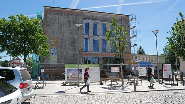 Rekonstrukce budovy někdej&scaron;&iacute;ho &uacute;řadu na žď&aacute;rsk&eacute;m n&aacute;měst&iacute; m&aacute; b&yacute;t dokončena v srpnu. (28. května 2026)