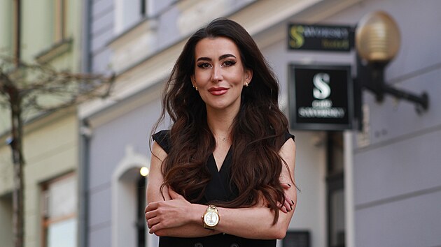 Kompletně novou s&eacute;rii exkluzivn&iacute;ch dezertů pro jihlavskou kav&aacute;rnu navrhla Eli&scaron;ka Hlav&aacute;čov&aacute;, v&iacute;tězka popul&aacute;rn&iacute;ho televizn&iacute;ho profesn&iacute;ho pořadu Peče cel&aacute; země.