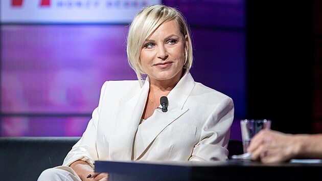 Martina Pártlová se svou kapelou v pořadu 7 pádů Honzy Dědka (červen 2026)